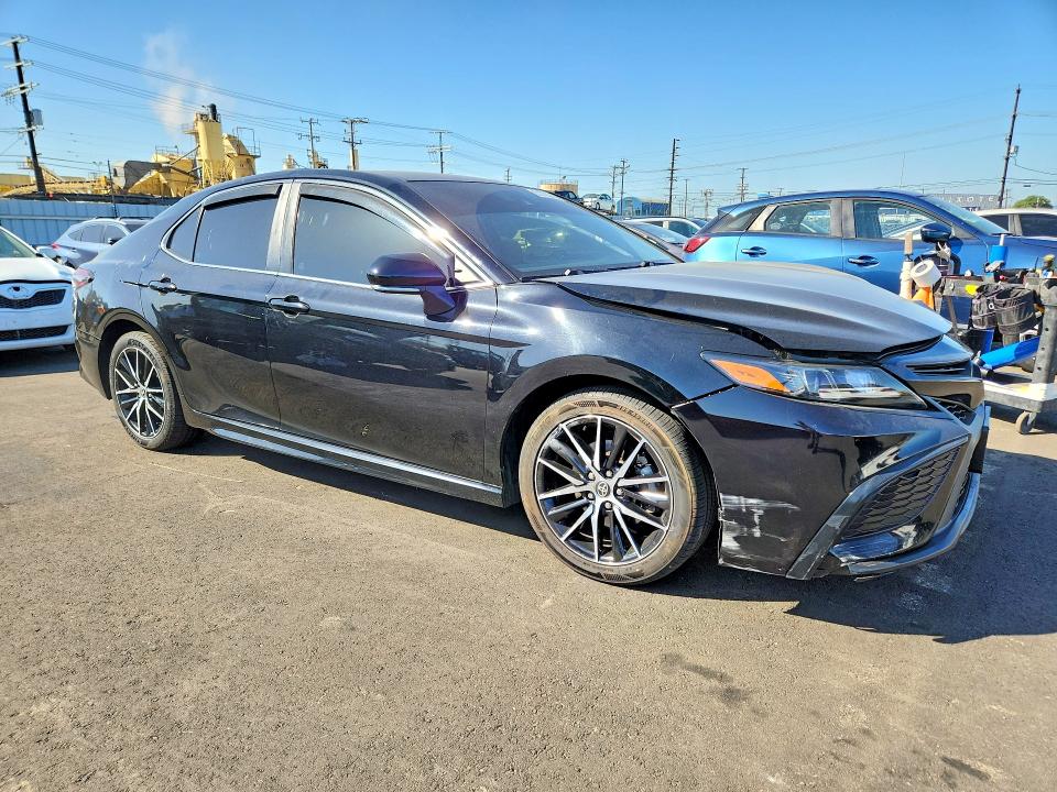 Продажа на аукционе авто 2022 Toyota Camry, vin: 4T1G11AK0NU674713, номер лота: 51723216
