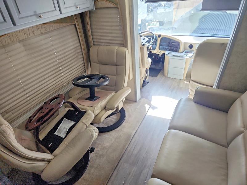 46843966 :رقم المزاد ، 4UZAB2DC06CW98661 vin ، 2006 Freigliner Chassis مزاد بيع