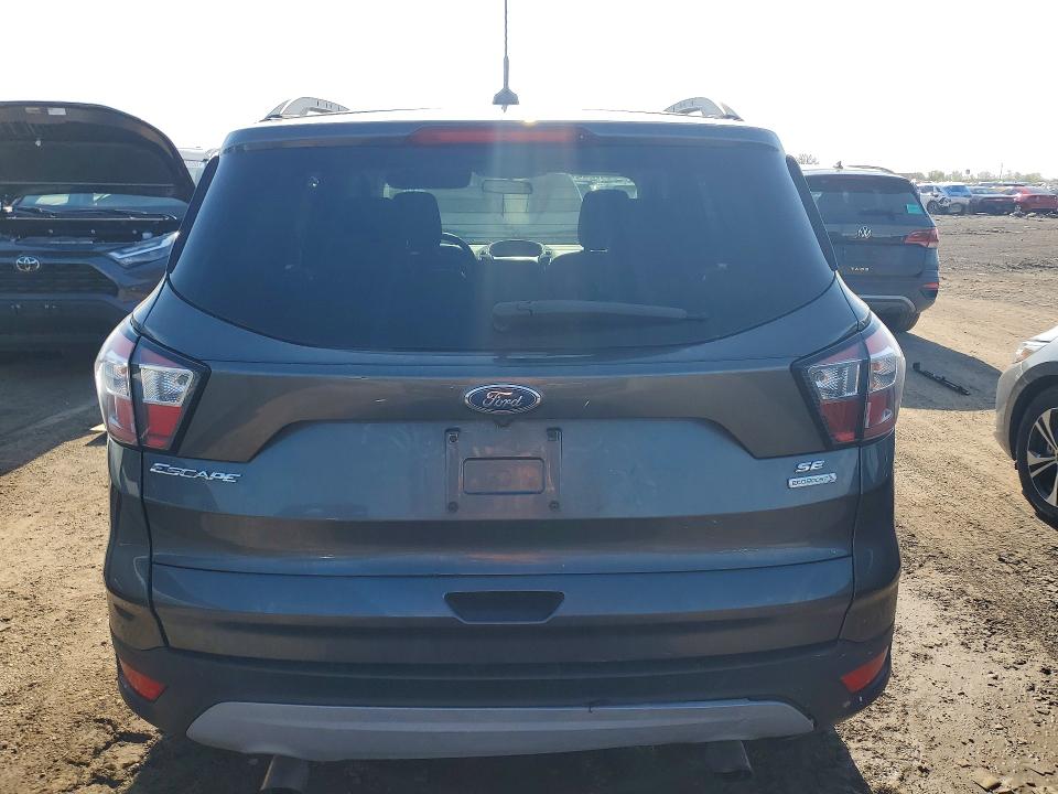 50245836 :رقم المزاد ، 1FMCU0GD5JUC61625 vin ، 2018 Ford Escape مزاد بيع