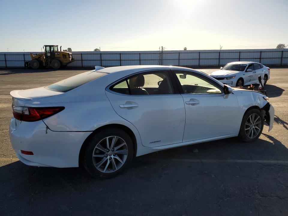 48640896 :رقم المزاد ، JTHBW1GG4G2113334 vin ، 2016 Lexus Es 300h مزاد بيع