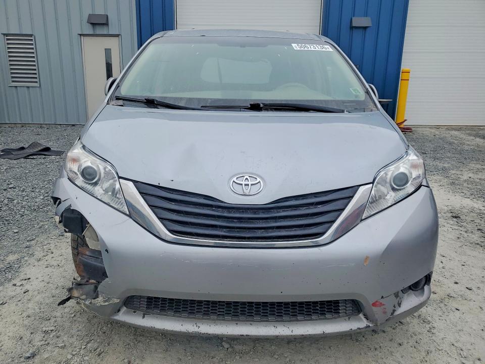 50673136 :رقم المزاد ، 5TDKK3DC8BS159342 vin ، 2011 Toyota Sienna مزاد بيع