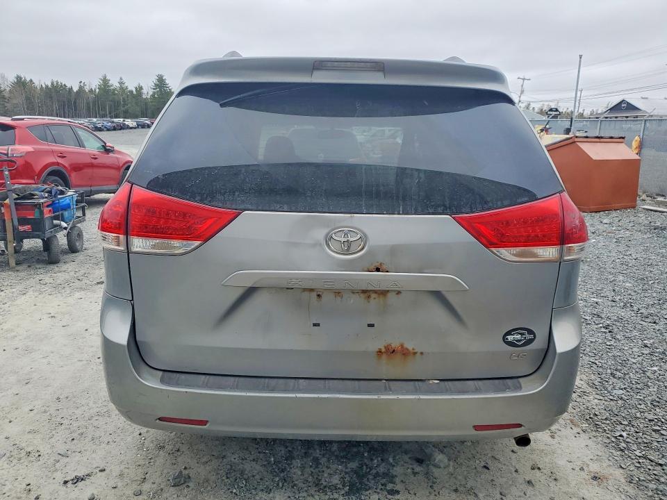 50673136 :رقم المزاد ، 5TDKK3DC8BS159342 vin ، 2011 Toyota Sienna مزاد بيع