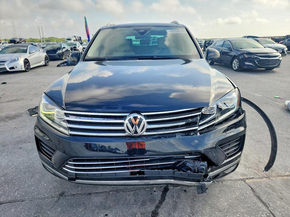 48259636 :رقم المزاد ، WVGGF7BP7HD004689 vin ، 2017 Volkswagen Touareg مزاد بيع