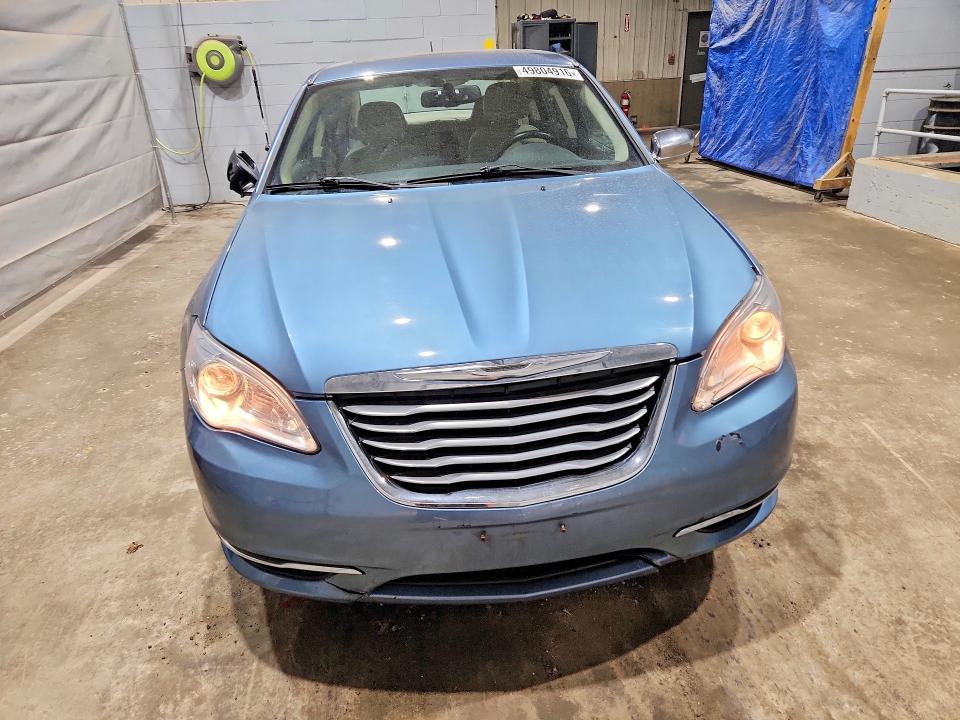 49804916 :رقم المزاد ، 1C3BC2FGXBN580836 vin ، 2011 Chrysler 200 مزاد بيع