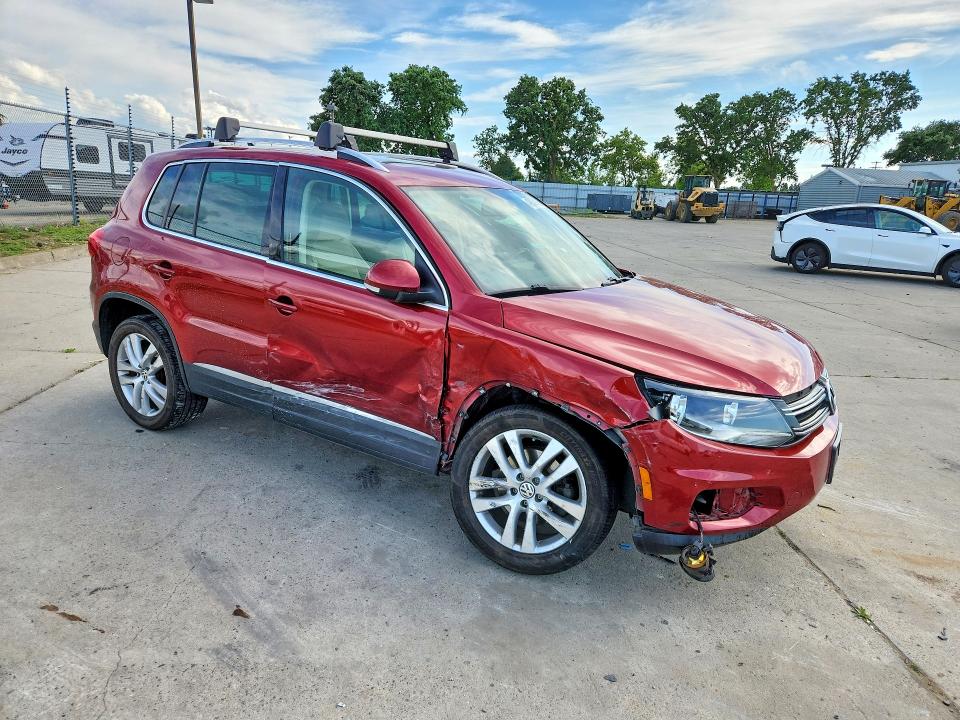 49035926 :رقم المزاد ، WVGBV7AX3CW097352 vin ، 2012 Volkswagen Tiguan مزاد بيع