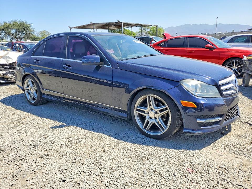 Продажа на аукционе авто 2013 Mercedes-benz C, vin: WDDGF4HB4DA854764, номер лота: 49297796