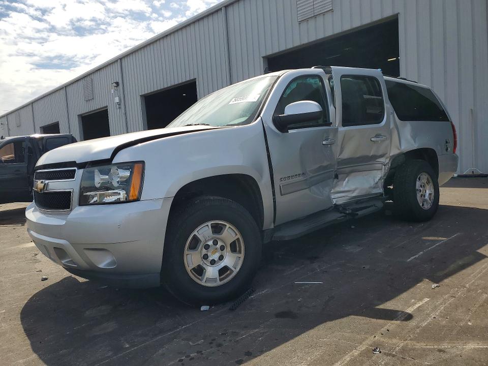 2014 Chevrolet Suburban მანქანა იყიდება აუქციონზე, vin: 1GNSCJE01ER237931, აუქციონის ნომერი: 50590636