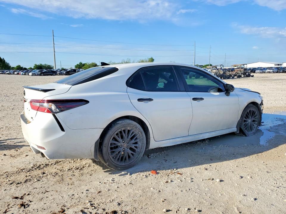 48794026 :رقم المزاد ، 4T1G11AK7NU030853 vin ، 2022 Toyota Camry مزاد بيع