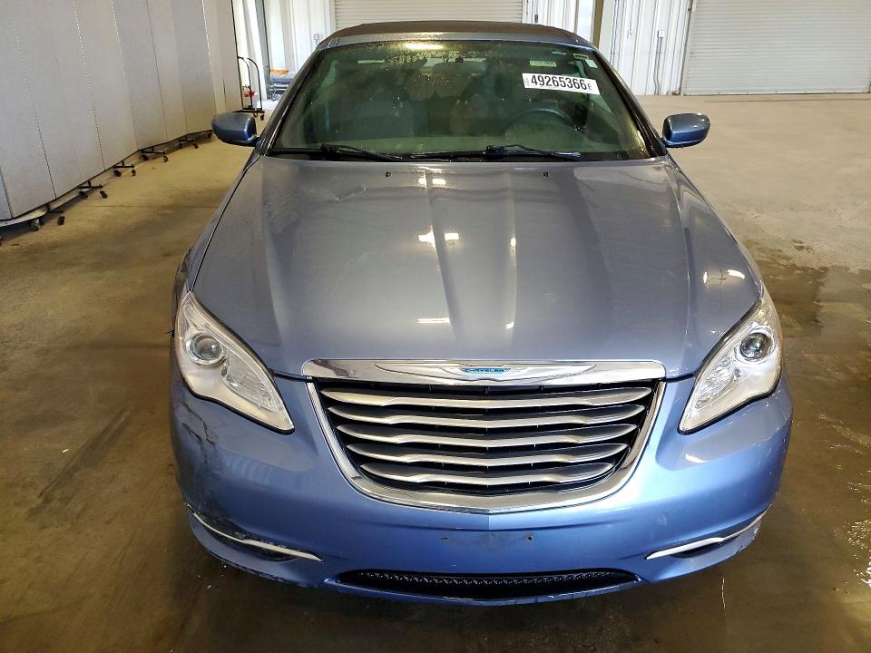 49265366 :رقم المزاد ، 1C3BC2EG2BN589421 vin ، 2011 Chrysler 200 مزاد بيع