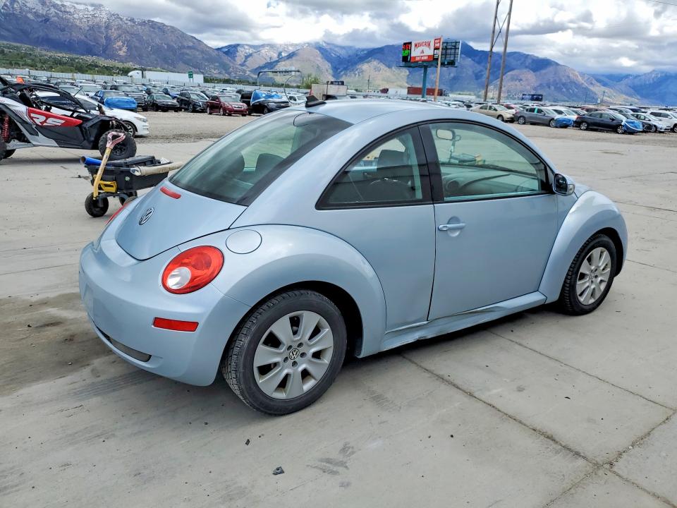 51181176 :رقم المزاد ، 3VWRW31C09M511327 vin ، 2009 Volkswagen New Beetle مزاد بيع