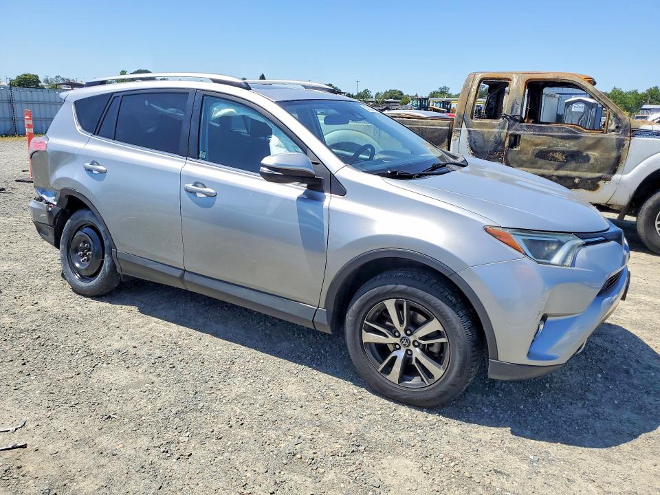 51502416 :رقم المزاد ، 2T3RFREV6JW814391 vin ، 2018 Toyota Rav4 مزاد بيع