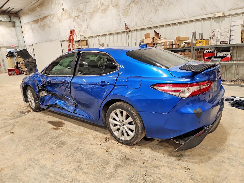 48151586 :رقم المزاد ، 4T1B11HK0KU165099 vin ، 2019 Toyota Camry مزاد بيع