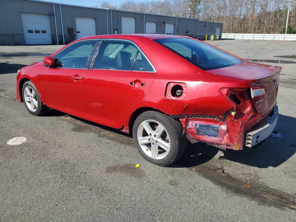 49542546 :رقم المزاد ، 4T1BF1FK7EU857935 vin ، 2014 Toyota Camry مزاد بيع