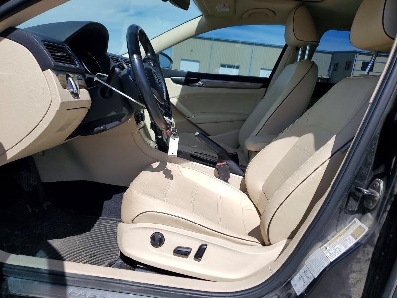 49257926 :رقم المزاد ، 1VWGT7A38HC054421 vin ، 2017 Volkswagen Passat مزاد بيع