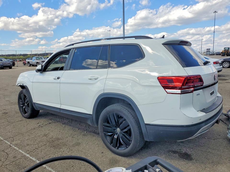 47934376 :رقم المزاد ، 1V2MR2CA7JC583852 vin ، 2018 Volkswagen Atlas مزاد بيع