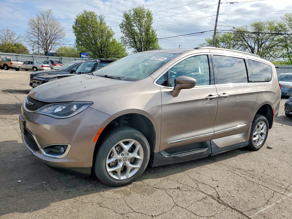 Продаж на аукціоні авто 2017 Chrysler Pacifica, vin: 2C4RC1BG3HR786179, номер лоту: 49080816