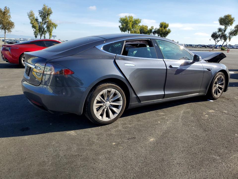49095196 :رقم المزاد ، 5YJSA1E20HF211086 vin ، 2017 Tesla Model S مزاد بيع