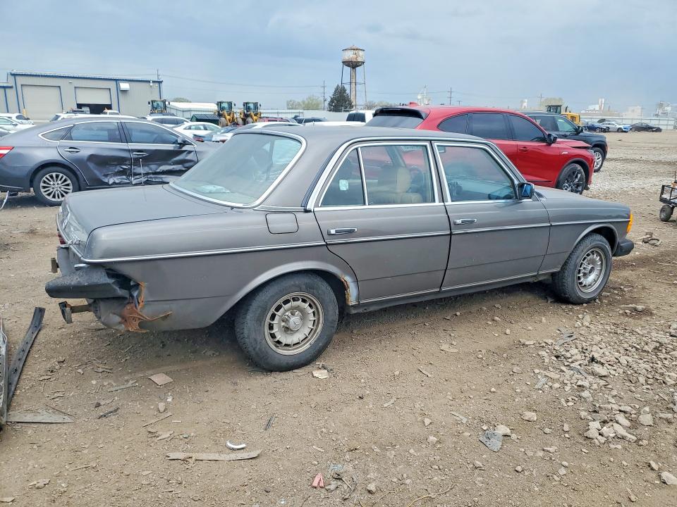 50647576 :رقم المزاد ، WDBAB33C2FA192156 vin ، 1985 Mercedes-benz 300 مزاد بيع