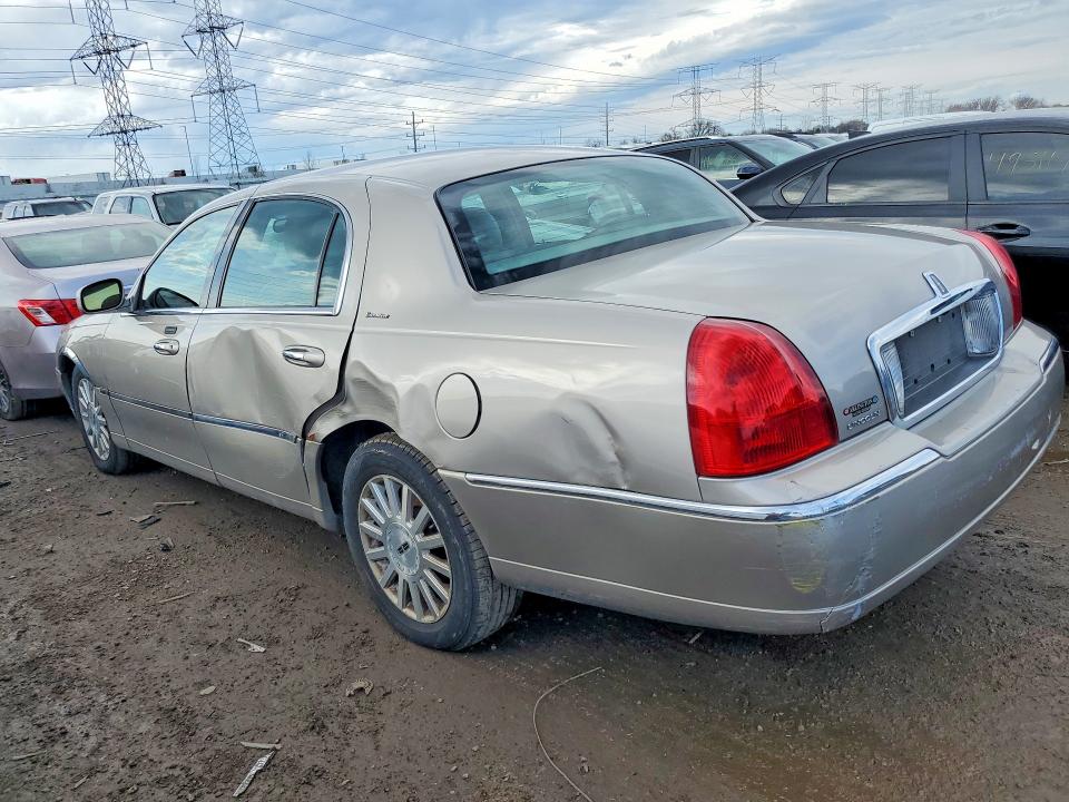 2003 Lincoln Town Car მანქანა იყიდება აუქციონზე, vin: 1LNHM81W33Y626894, აუქციონის ნომერი: 49754156