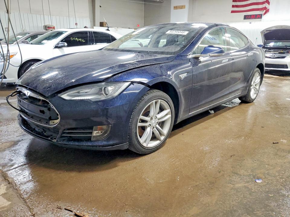 50295046 :رقم المزاد ، 5YJSA1CN2DFP14528 vin ، 2013 Tesla Model S مزاد بيع