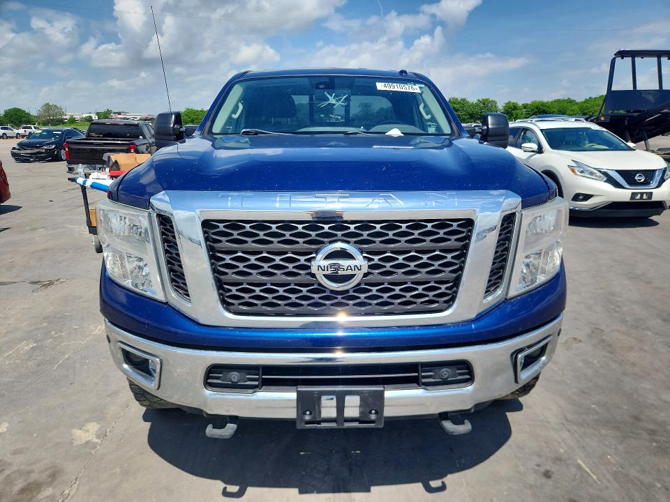 49910576 :رقم المزاد ، 1N6BA1C44HN560982 vin ، 2017 Nissan Titan Xd مزاد بيع