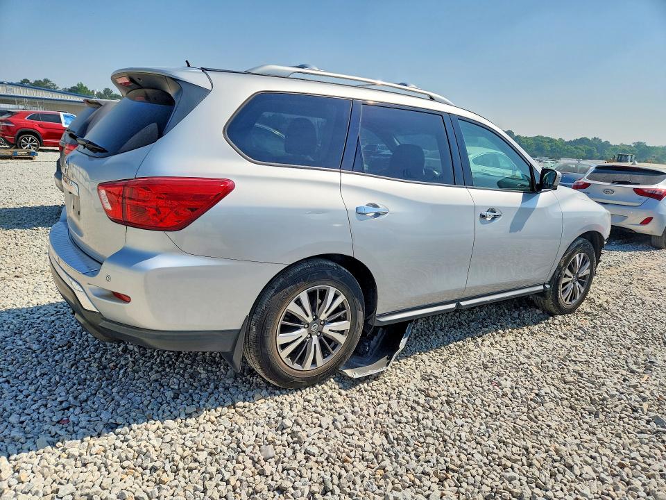 Продажа на аукционе авто 2017 Nissan Pathfinder, vin: 5N1DR2MN3HC611896, номер лота: 50954846