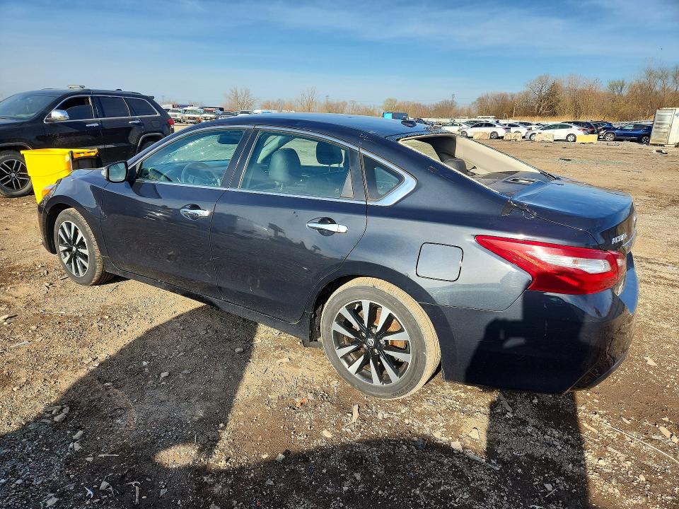 49305936 :رقم المزاد ، 1N4AL3AP1JC105208 vin ، 2018 Nissan Altima مزاد بيع