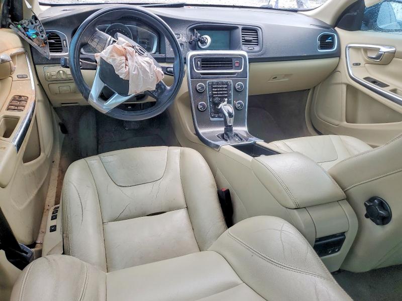 51776636 :رقم المزاد ، YV140MFB3F1313039 vin ، 2015 Volvo S60 مزاد بيع