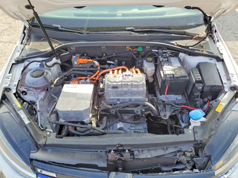 52075906 :رقم المزاد ، WVWKR7AU9JW907241 vin ، 2018 Volkswagen E-golf مزاد بيع