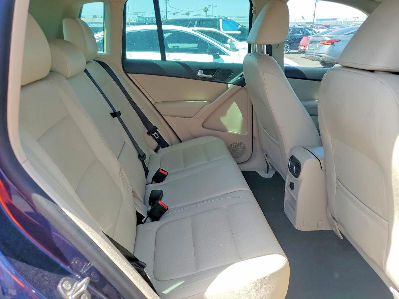 2015 Volkswagen Tiguan მანქანა იყიდება აუქციონზე, vin: WVGAV7AX2FW597504, აუქციონის ნომერი: 51684636