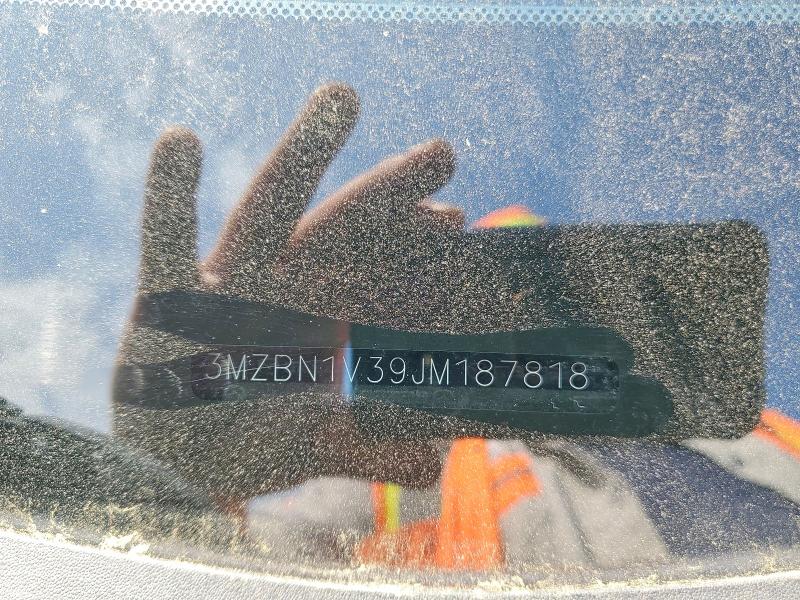 51131656 :رقم المزاد ، 3MZBN1V39JM187818 vin ، 2018 Mazda 3 مزاد بيع