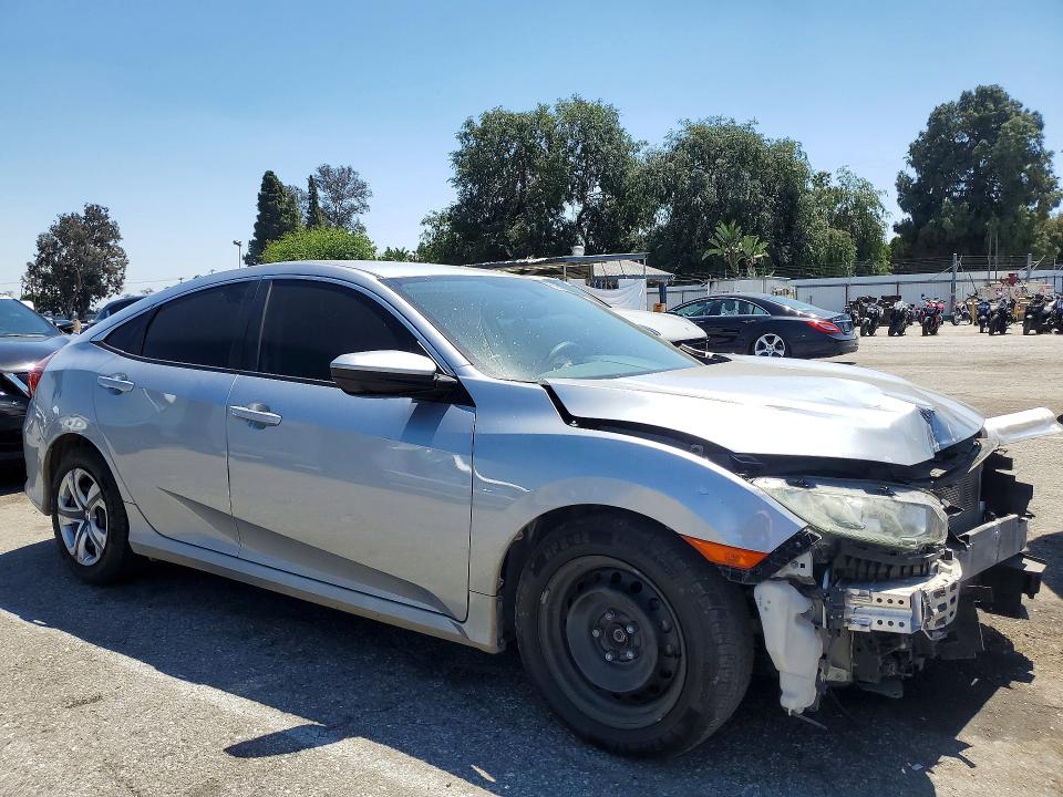 Продажа на аукционе авто 2018 Honda Civic, vin: 2HGFC2F59JH582565, номер лота: 50648636