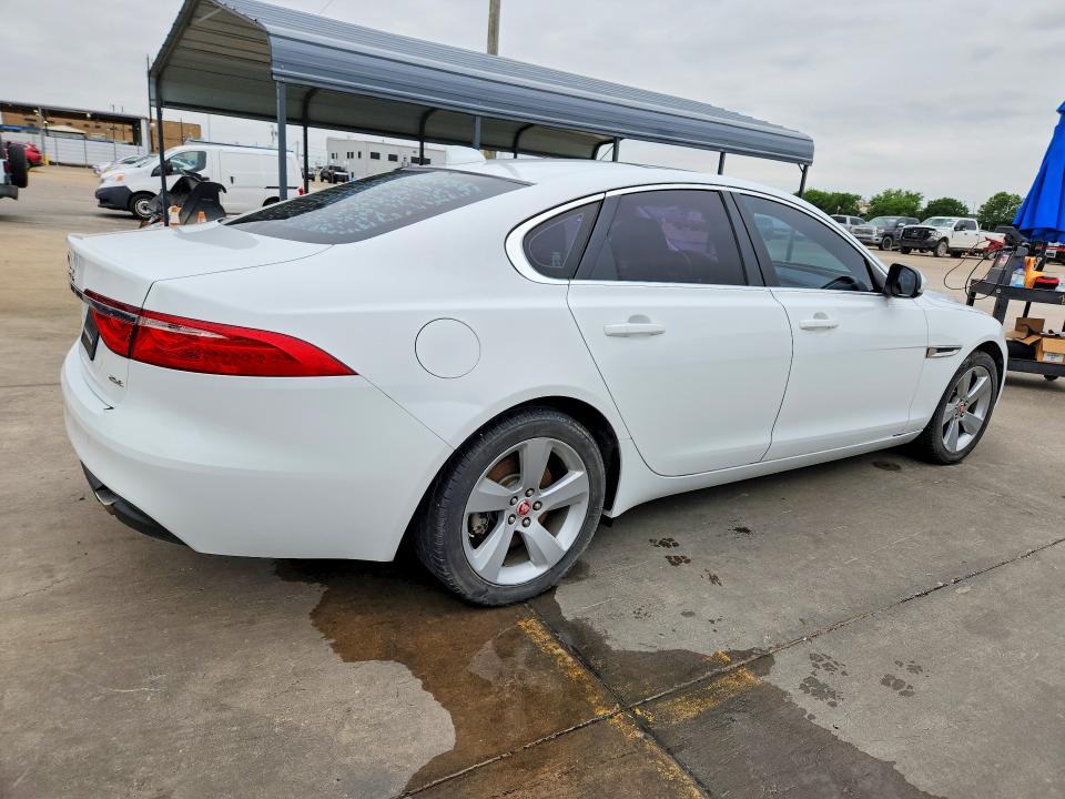 Продажа на аукционе авто 2018 Jaguar Xf, vin: SAJBR4FX5JCY70175, номер лота: 51976936