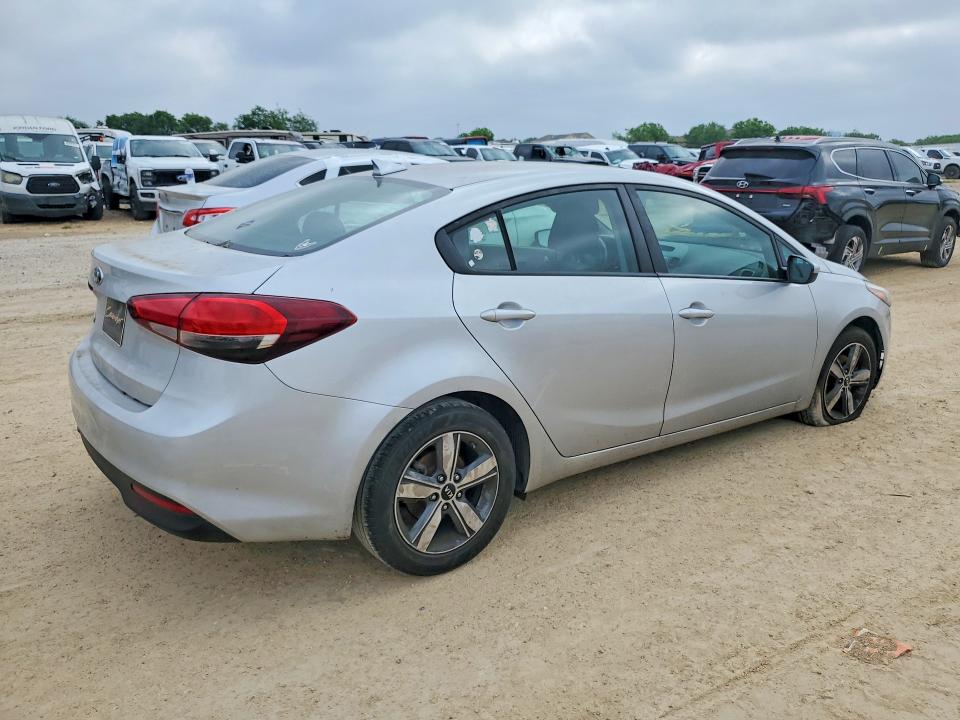51124626 :رقم المزاد ، 3KPFL4A79JE240919 vin ، 2018 Kia Forte مزاد بيع