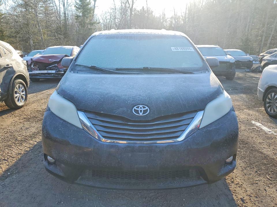 48188066 :رقم المزاد ، 5TDYK3DC7BS173713 vin ، 2011 Toyota Sienna-v6 مزاد بيع