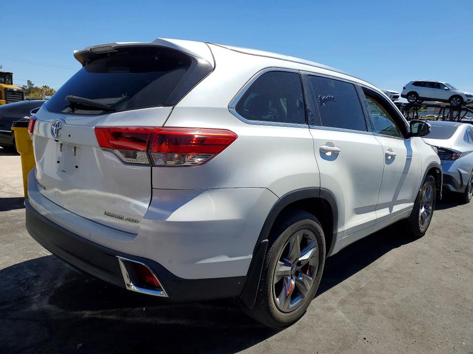 2018 Toyota Highlander მანქანა იყიდება აუქციონზე, vin: 5TDDZRFH7JS861702, აუქციონის ნომერი: 48695506