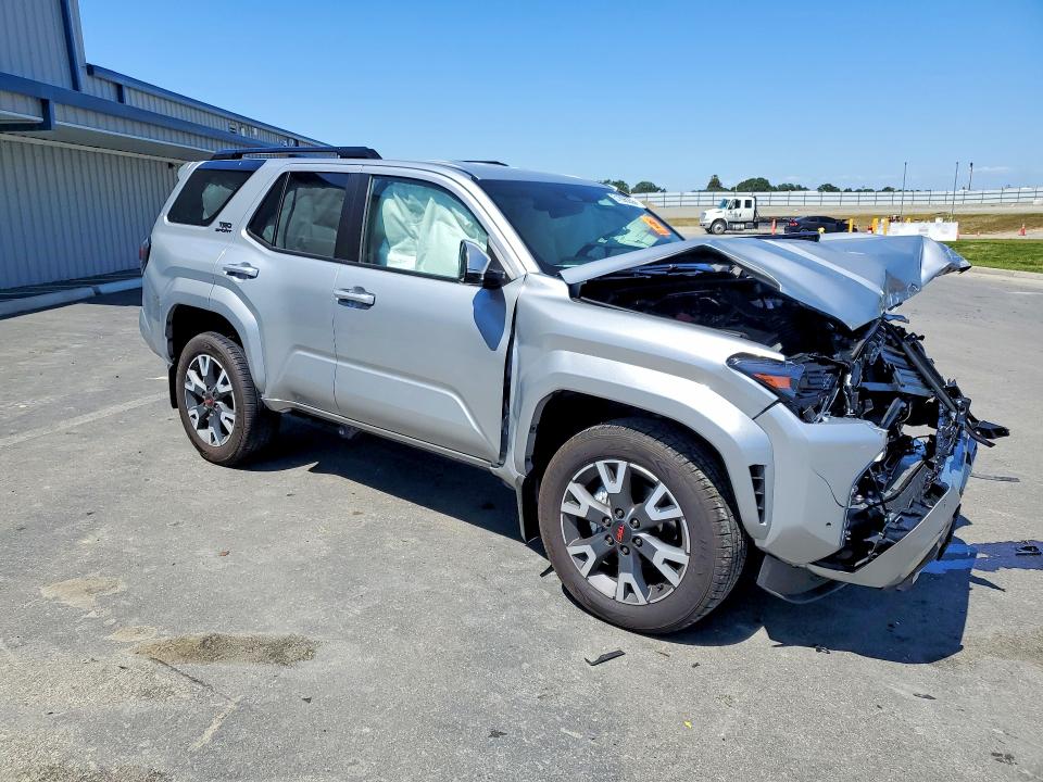 51896256 :رقم المزاد ، JTEVA5BR2T5090752 vin ، 2026 Toyota 4runner مزاد بيع