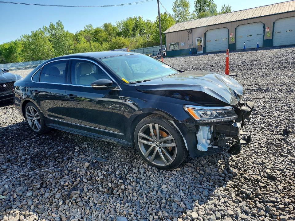 51803566 :رقم المزاد ، 1VWDT7A30HC068400 vin ، 2017 Volkswagen Passat مزاد بيع
