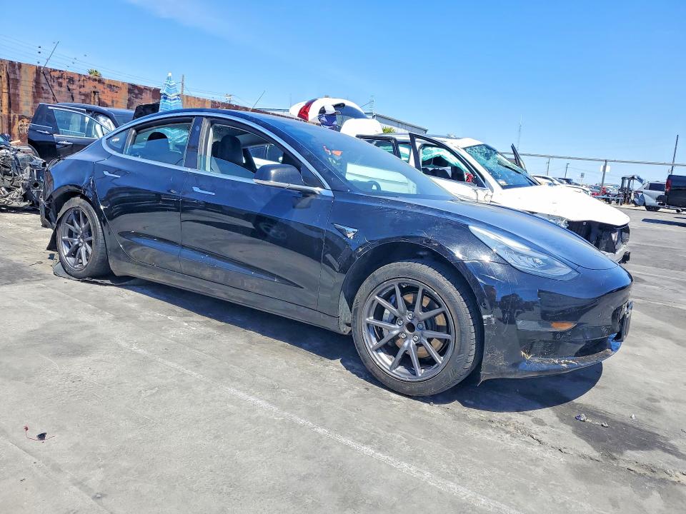 50366916 :رقم المزاد ، 5YJ3E1EA5JF098774 vin ، 2018 Tesla Model 3 مزاد بيع