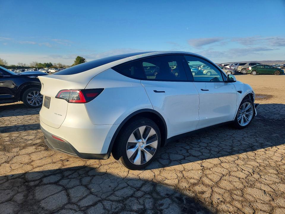 48444706 :رقم المزاد ، 7SAYGDEE0NF459132 vin ، 2022 Tesla Model Y مزاد بيع