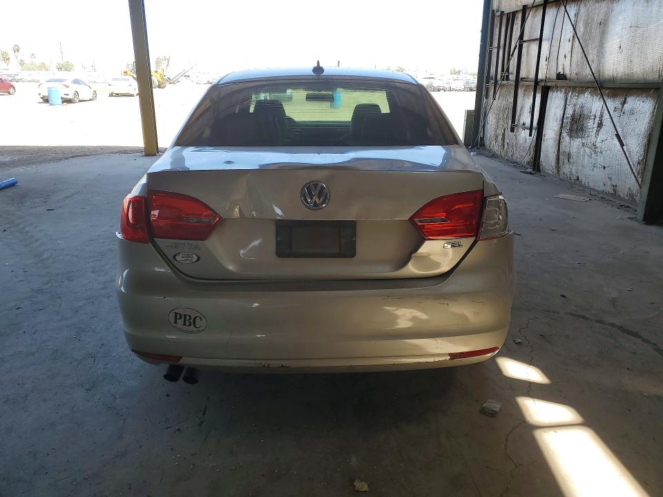 51553386 :رقم المزاد ، 3VWL17AJ3EM241904 vin ، 2014 Volkswagen Jetta مزاد بيع