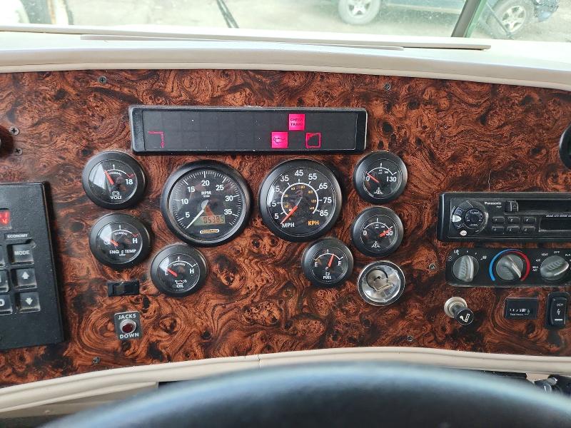 Auction sale of the 2000 Freigliner Chassis, vin: 4UZ6XJCAXXCB97301, lot number: 78459535