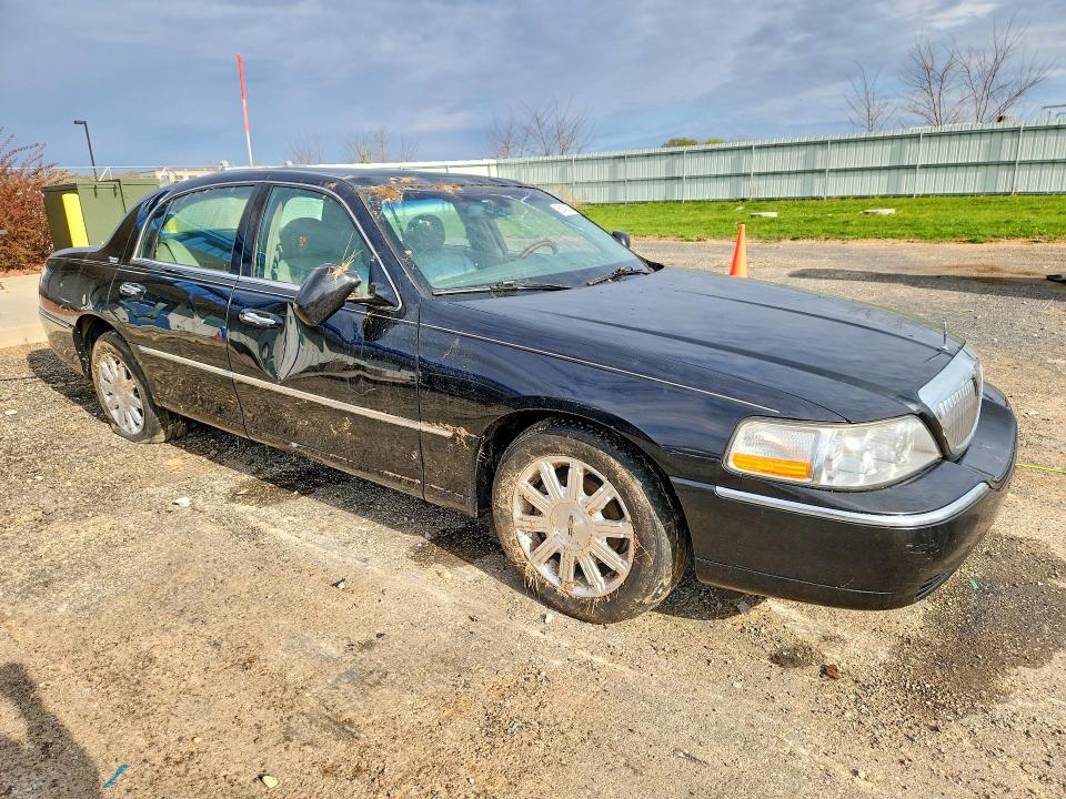 51432746 :رقم المزاد ، 2LNBL8CV5AX615955 vin ، 2010 Lincoln Town Car مزاد بيع