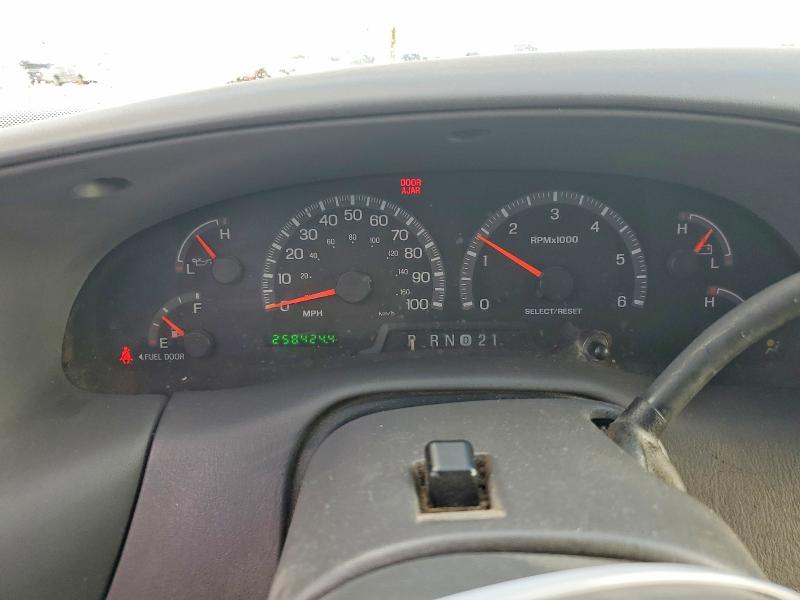 Продажа на аукционе авто 2000 Ford Expedition, vin: 1FMRU1565YLB86008, номер лота: 49601706