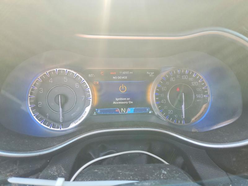 49318516 :رقم المزاد ، 1C3CCCCGXFN662067 vin ، 2015 Chrysler 200 مزاد بيع