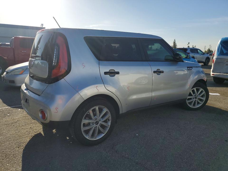 2018 Kia Soul მანქანა იყიდება აუქციონზე, vin: KNDJP3A53J7595172, აუქციონის ნომერი: 48789736