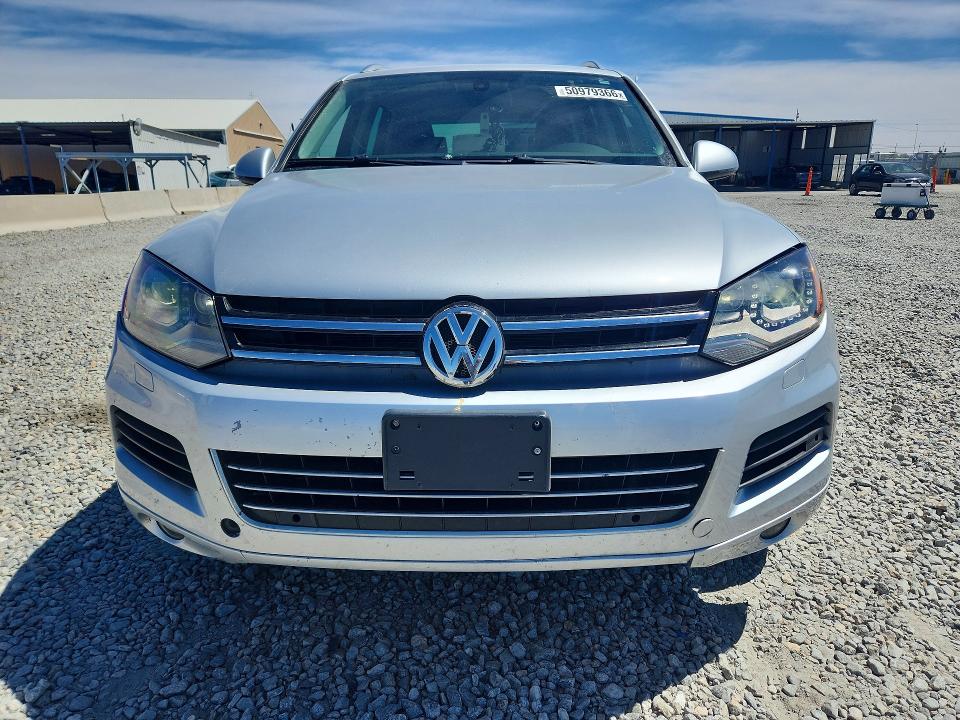 50979366 :رقم المزاد ، WVGEF9BP2DD006833 vin ، 2013 Volkswagen Touareg مزاد بيع