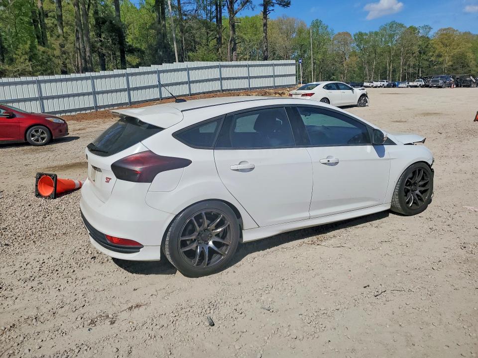 2015 Ford Focus მანქანა იყიდება აუქციონზე, vin: 1FADP3L92FL372462, აუქციონის ნომერი: 48572656