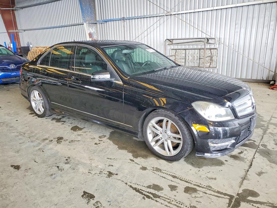 Продажа на аукционе авто 2013 Mercedes-benz C, vin: WDDGF4HB7DA779400, номер лота: 50778076