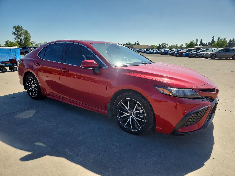 51890946 :رقم المزاد ، 4T1G11BK2NU054508 vin ، 2022 Toyota Camry مزاد بيع